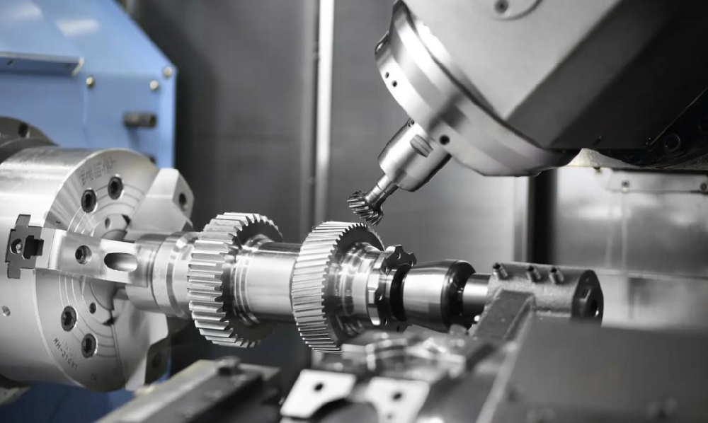西方锁死的金属密码：为什么国产五轴新机精度拉满，两年就“跑偏”？